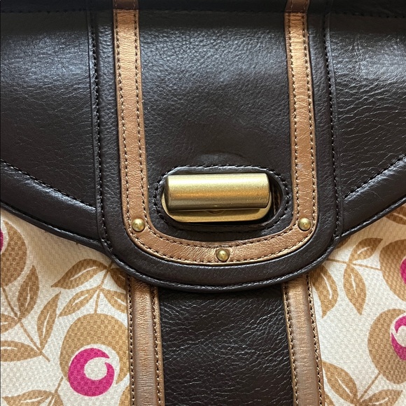 Kenneth Cole Retro Leather purse - Picture 3 of 16